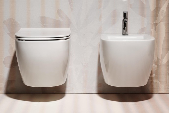 Комплект Унитаз SIMAS JUNIPER подвесной безободковый с вихревым смывом с сиденьем крышкой с микролифтом цвет белый матовый KJU18.BM